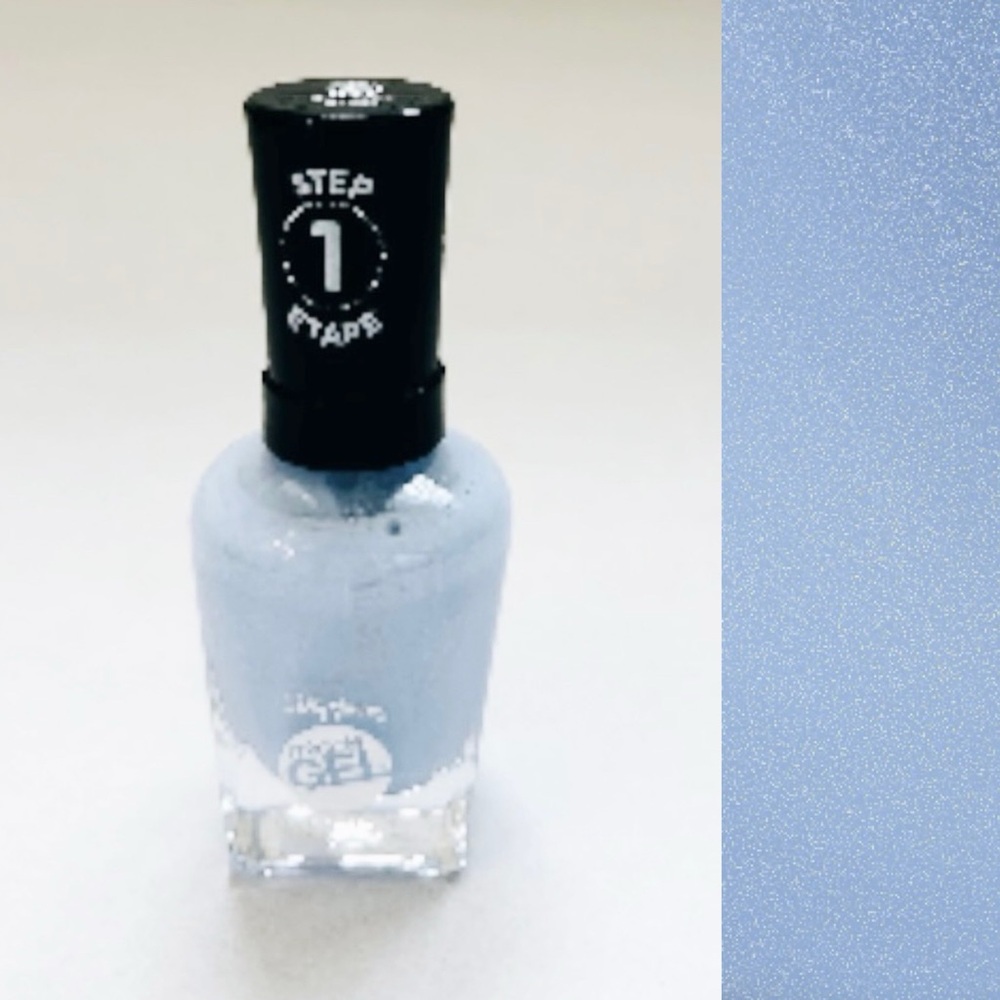 ⭐️5 For 25⭐️ Sally Hansen Miracle Gel Nail Color 627 Blue Skies Ahead